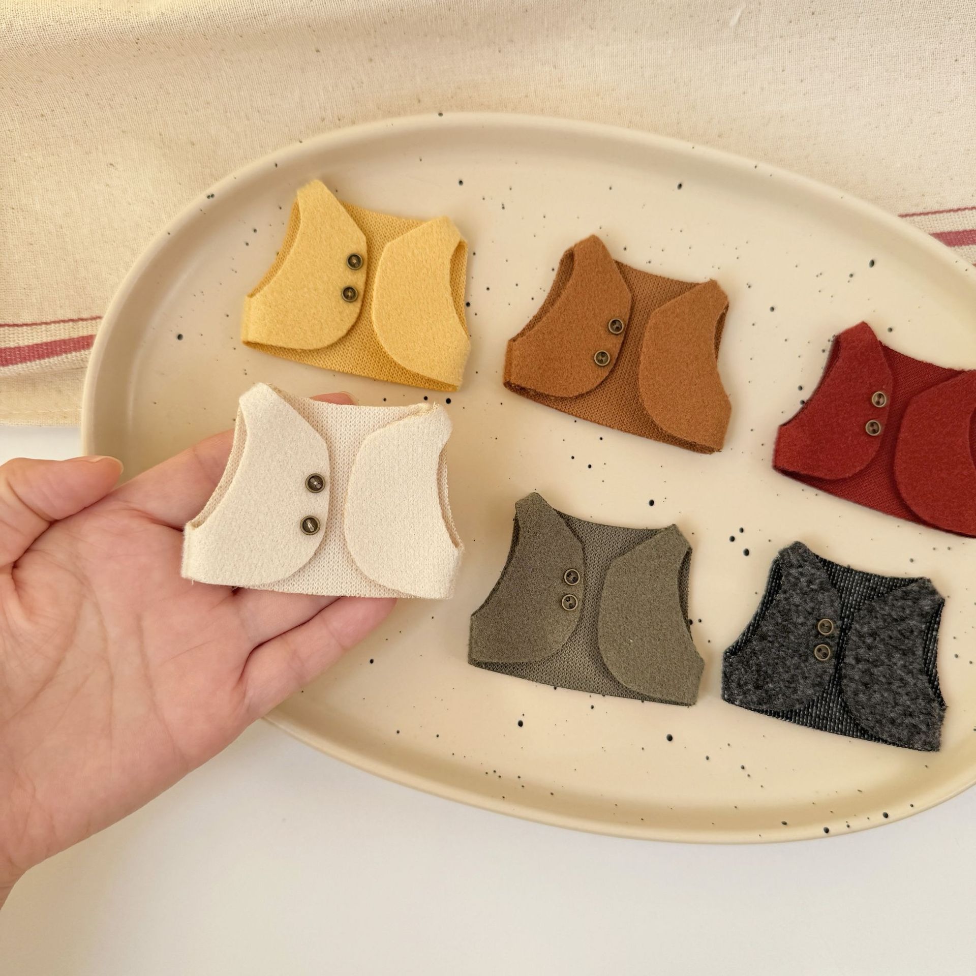 Vintage Fashion Doll - Handgemaakte 10cm poppenkleding vintage wollen vest